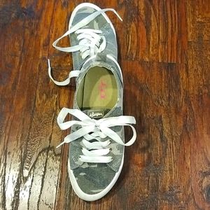 Womens casual sneakers